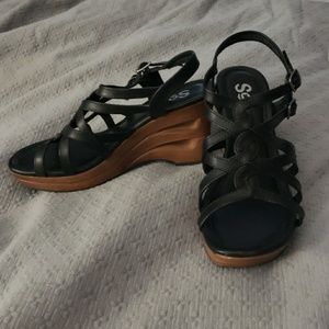 Black and brown espadrille sandala